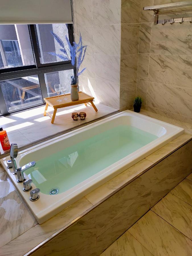 Melaka Town - Imperio Residence Studio With Bathtub ภายนอก รูปภาพ